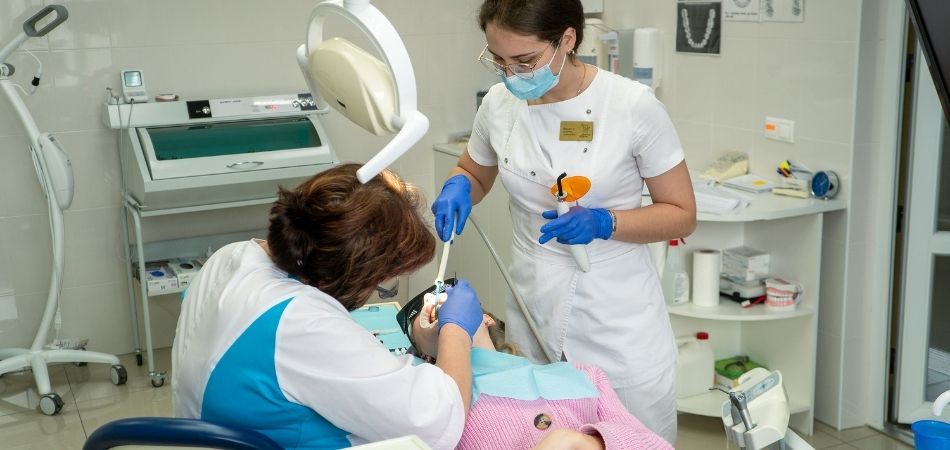 бесплатные консультации врачей в стоматологии